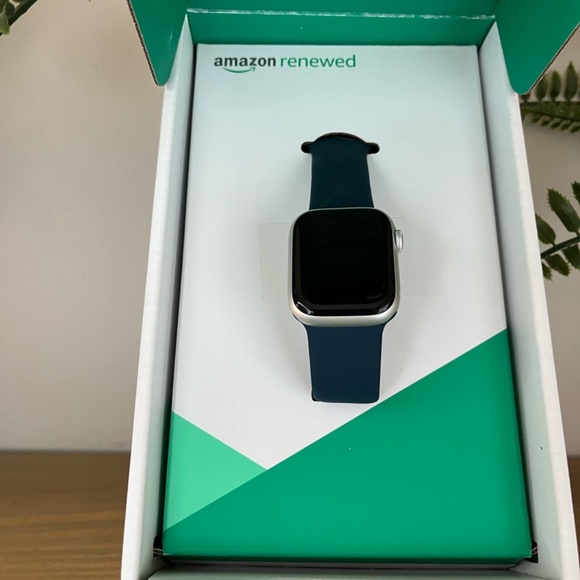 Apple Watch series 9  (GPS, 41MM) Silver Aluminum Case - Picture 3 of 5